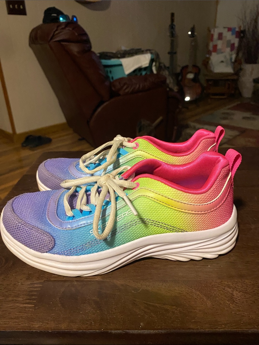 Sketchers girls size 2.5 - Picture 2 of 4